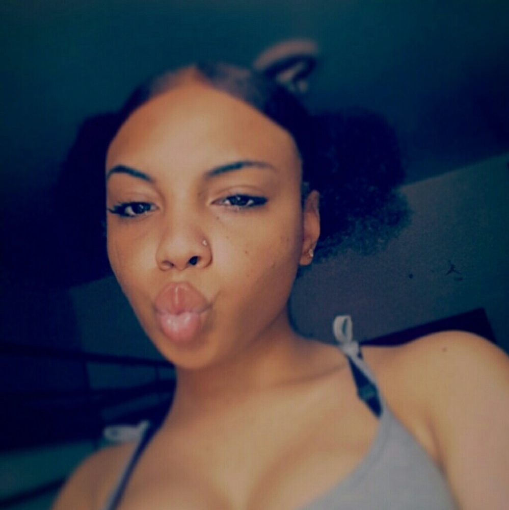 Meet your Posher, Ivon